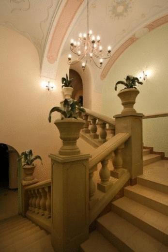 Kastiel Lucivna Hotel Exterior photo