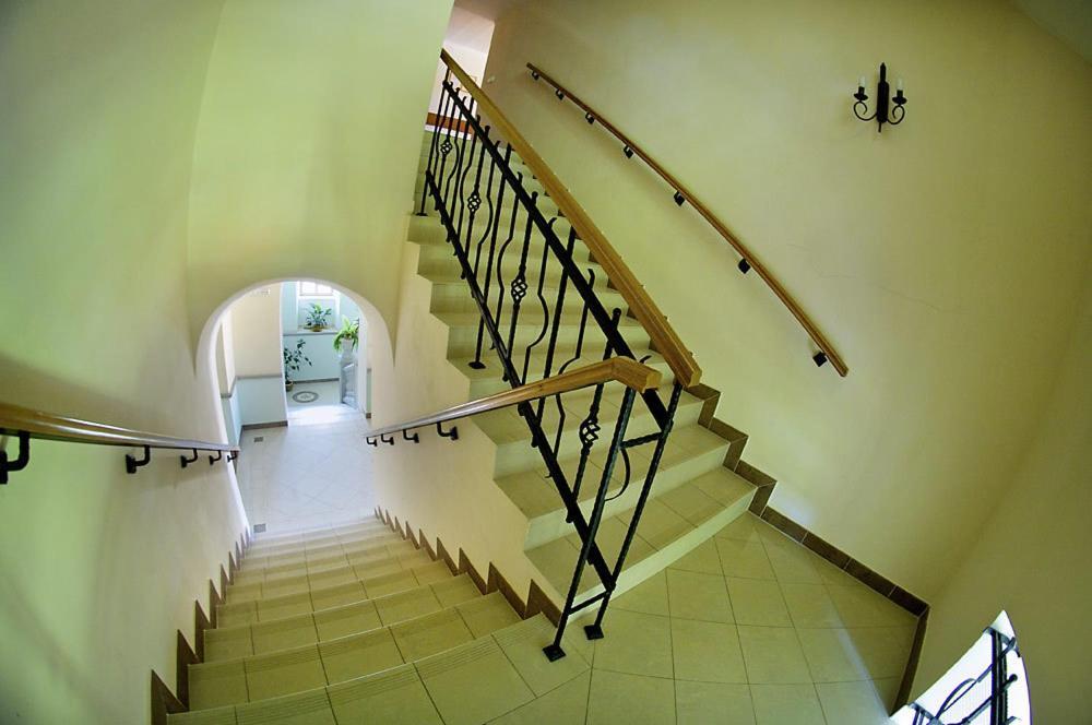 Kastiel Lucivna Hotel Exterior photo
