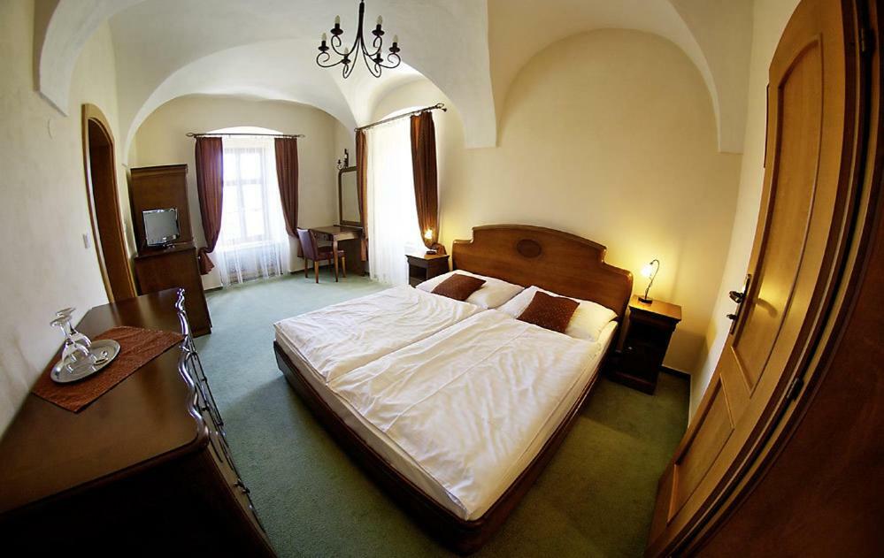 Kastiel Lucivna Hotel Exterior photo